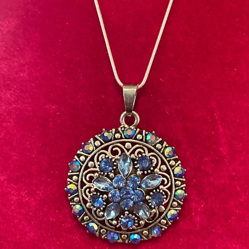 Snap Charm Necklace Set !!!!  (on .925 chain)